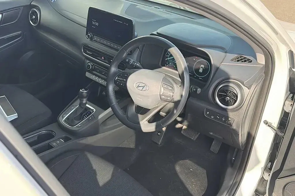 Gebraucht Hyundai Kona Premium 141 PS (103 kW) 2021 Weiß SUV