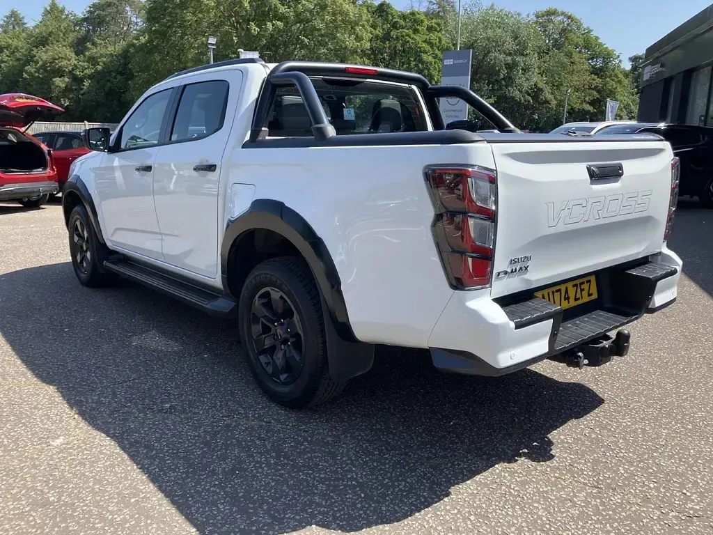 Used Isuzu D-Max 163 HP (119 kW) 2024 527 splash white Pickup