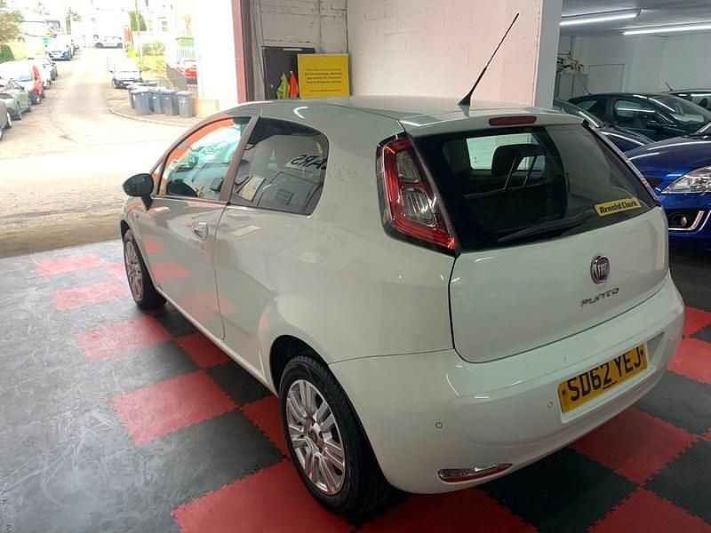 Used Fiat Punto Easy 69 HP (50 kW) 2012 White Hatchback