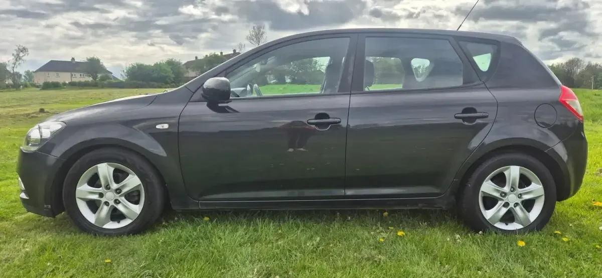 Używany Kia Ceed 2010 Czarny Hatchback