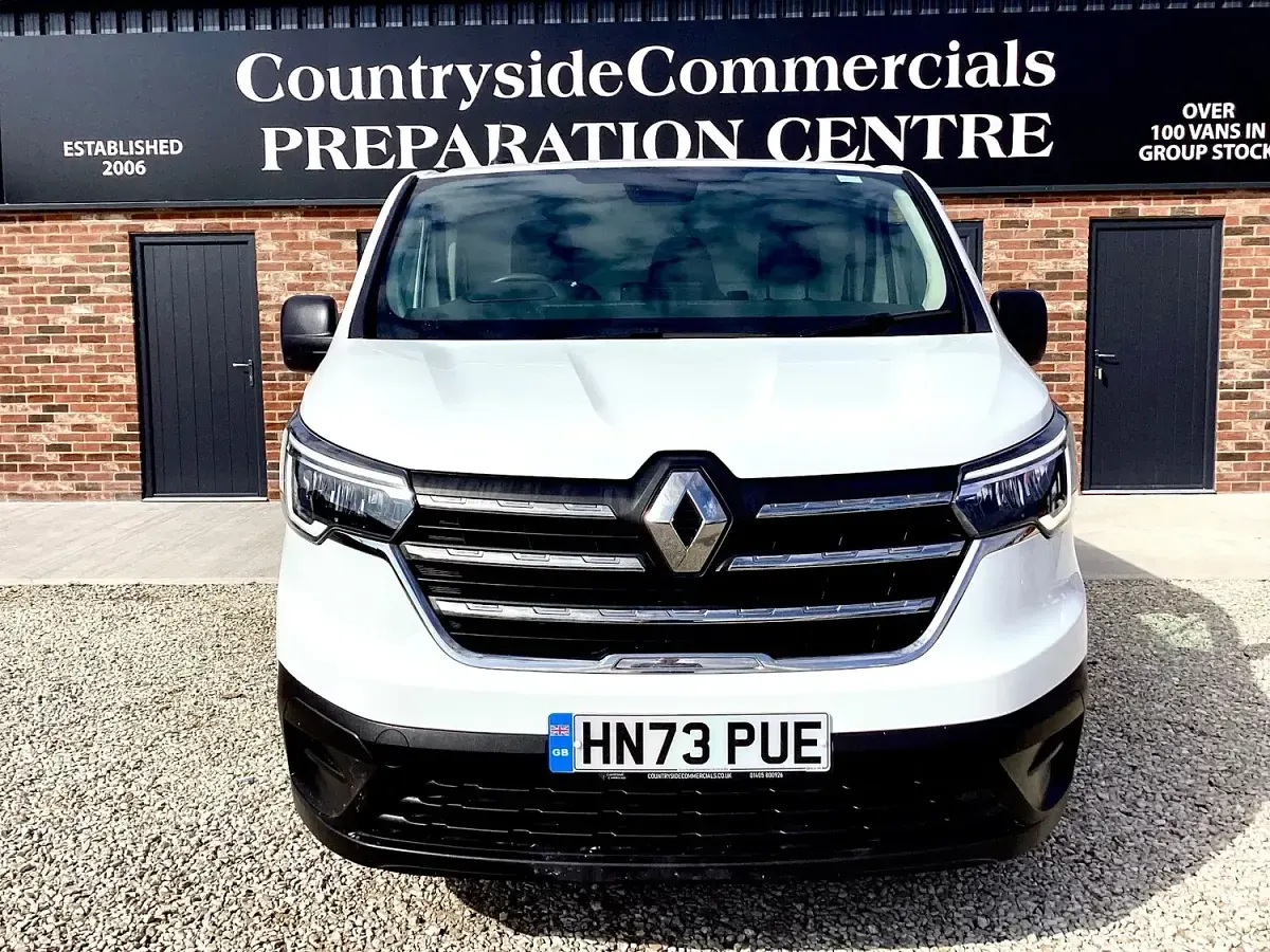 Used Renault Trafic 130 HP (95 kW) 2023 White MPV