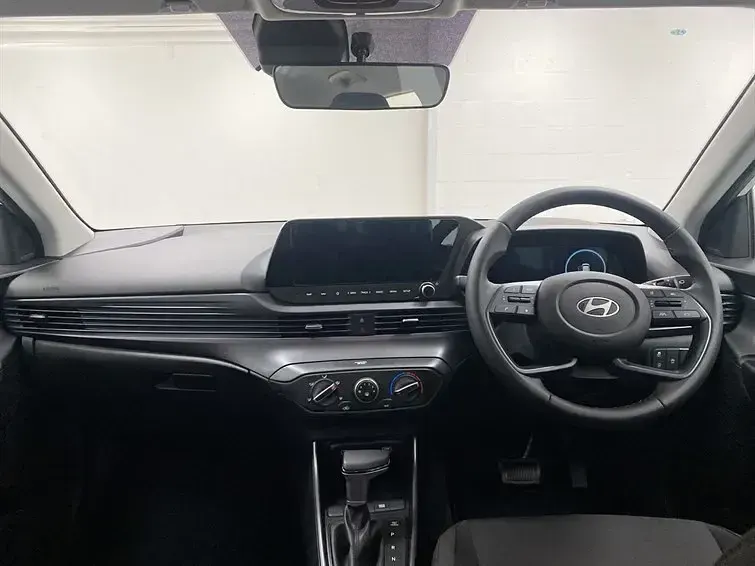 Käytetty Hyundai i20 Advanced 90 HP (66 kW) 2024 Valkoinen Viistoperä