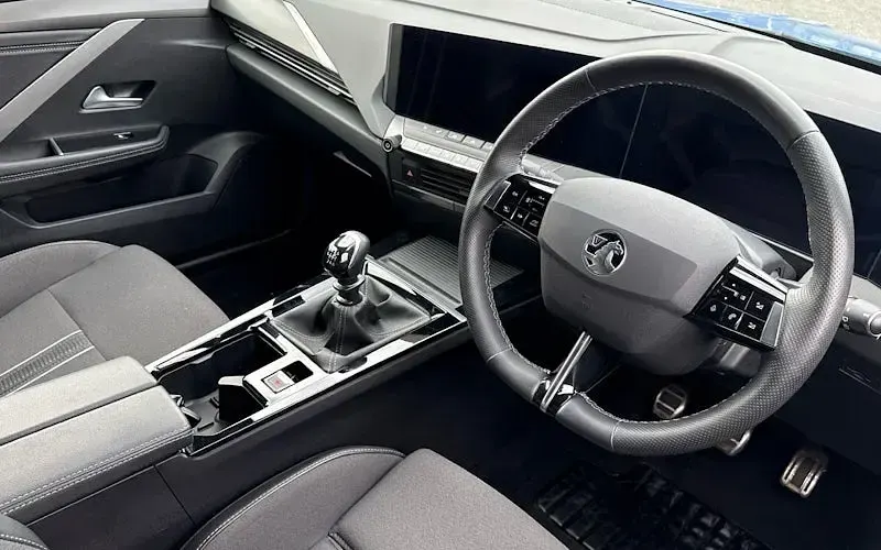 Used Vauxhall Astra 131 HP (96 kW) 2023 Blue Estate