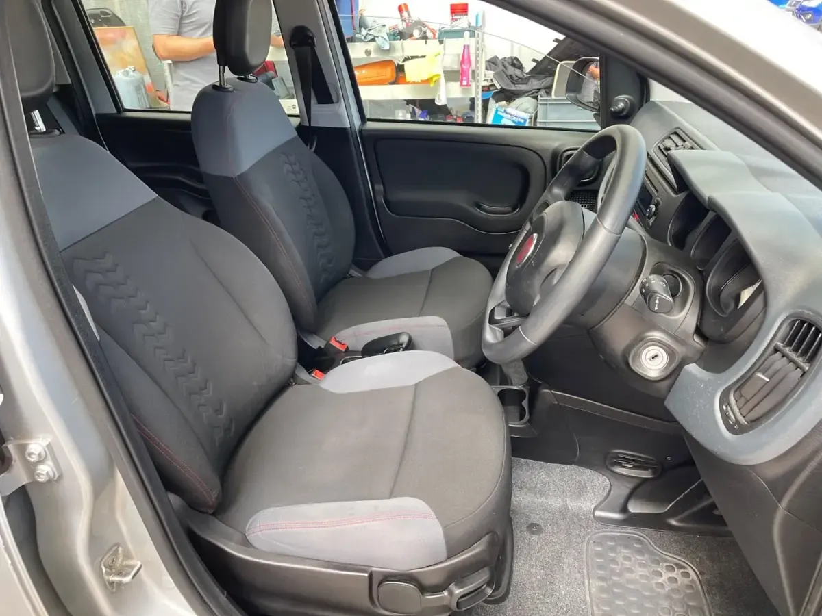 Usado Fiat Panda Easy 69 HP (50 kW) 2017 Prateado Citadino