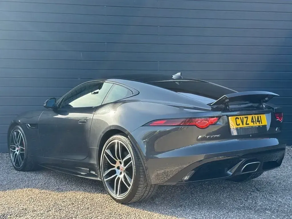 Usado Jaguar F-Type Chequered Flag 300 HP (220 kW) 2019 Cinzento Coupé