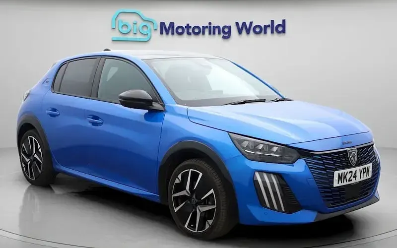 Second-hand Peugeot 208 GT 102 CP (75 kW) 2024 Hatchback