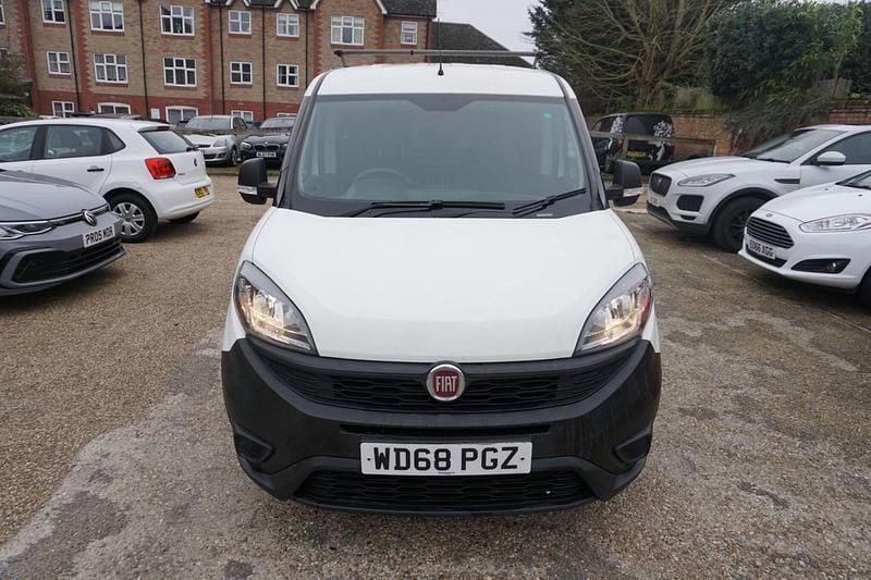 Used Fiat Doblò 95 HP (69 kW) 2018 White MPV