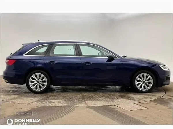 Used Audi A4 Comfort 163 HP (119 kW) 2023 Blue Estate