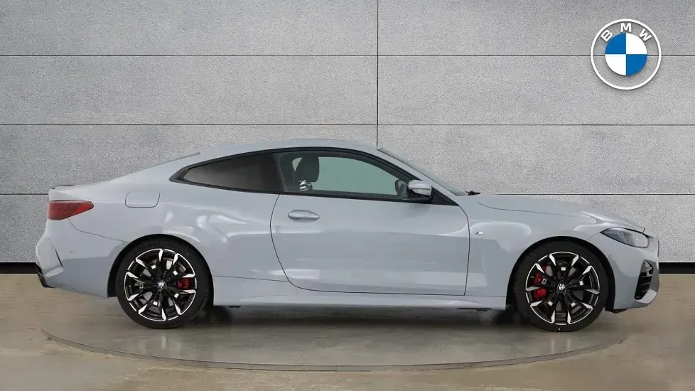 Usado BMW 420 M Sport 181 HP (133 kW) 2025 Cinzento Coupé