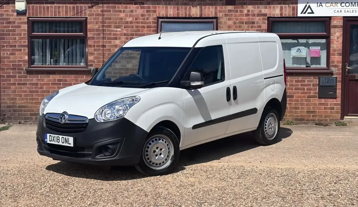 Used Vauxhall Combo 95 HP (69 kW) 2018 White MPV