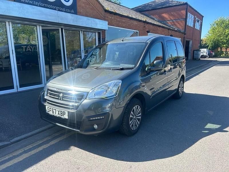 Gebraucht Peugeot Partner Tepee Active 98 PS (72 kW) 2017 Grau Van / Kleinbus