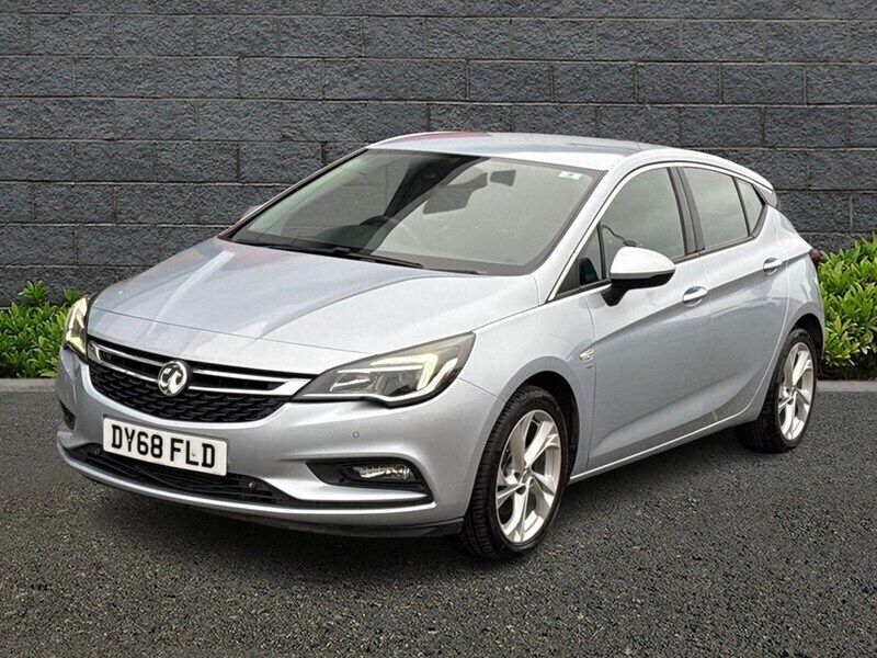 Used Vauxhall Astra SRi 198 HP (145 kW) 2018 Silver Hatchback