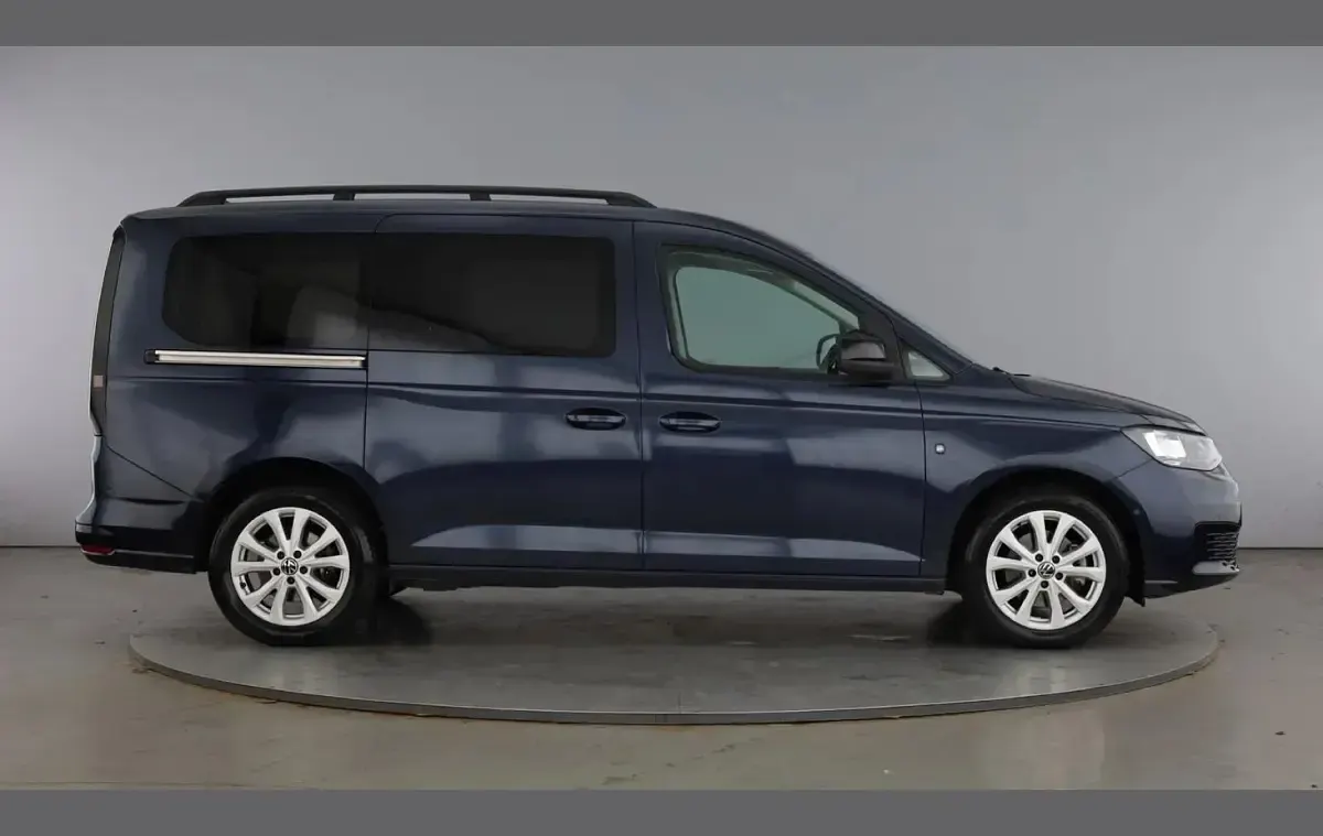 Used VW Caddy Maxi Life 122 HP (89 kW) 2025 Blue MPV