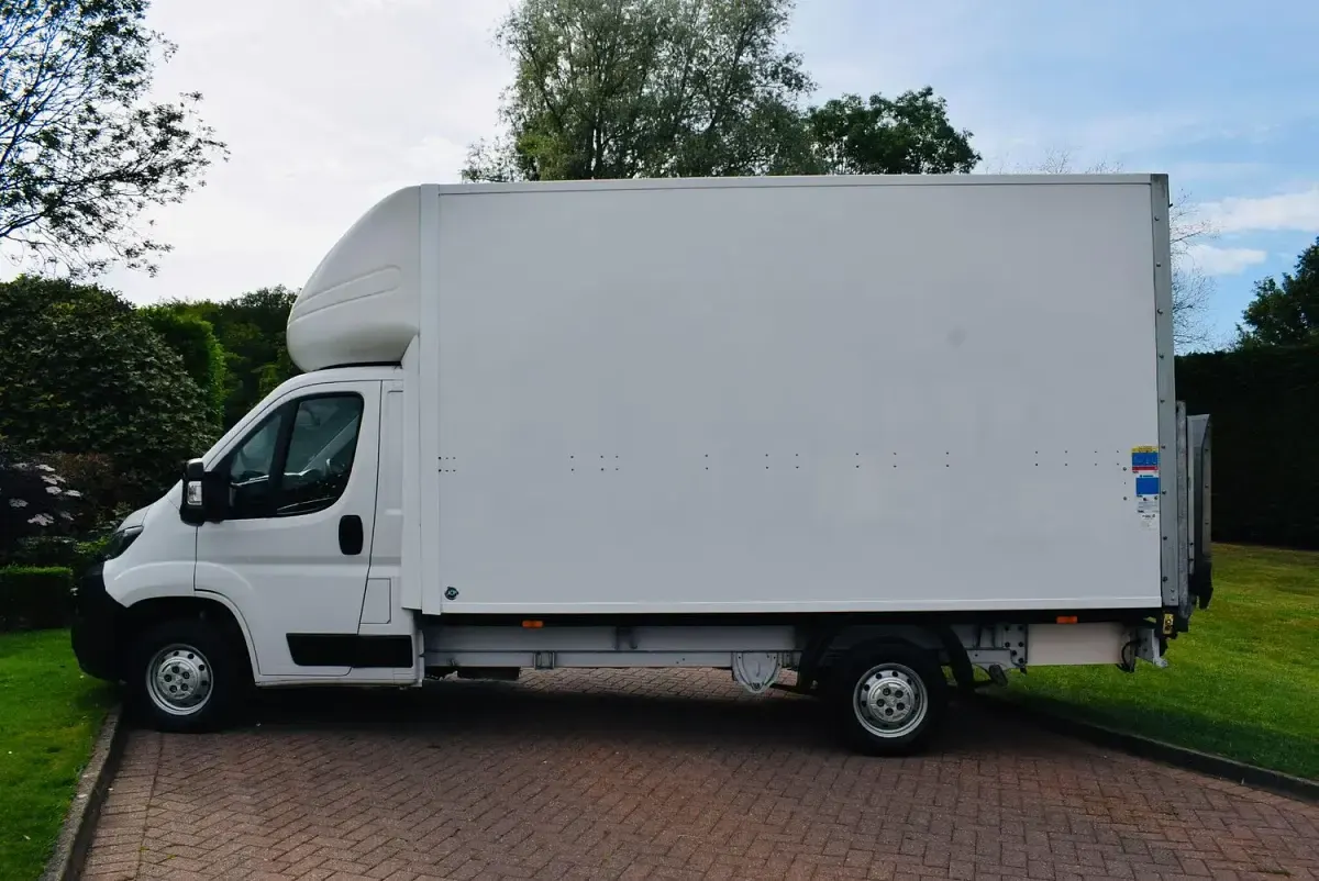 Used Peugeot Boxer S 140 HP (102 kW) 2023 White Van