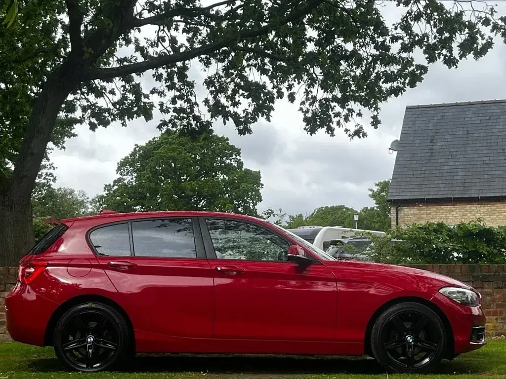 Used BMW 118 Sport Line 136 HP (100 kW) 2016 Red Hatchback