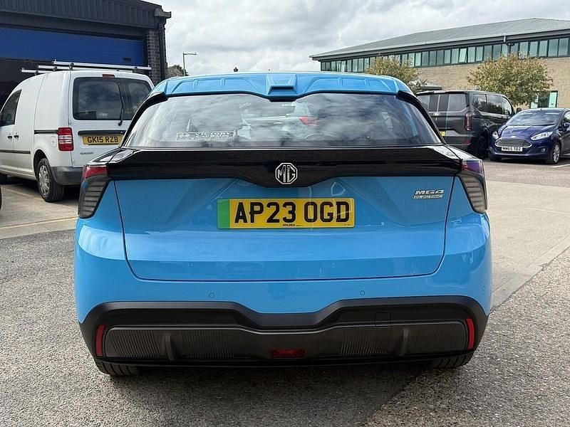 Used MG MG4 EV SE 319 kW (435 HP) 2023 Blue Hatchback
