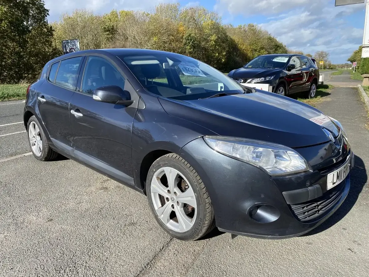 Used Renault Mégane Dynamique 110 HP (80 kW) 2011 Grey Hatchback