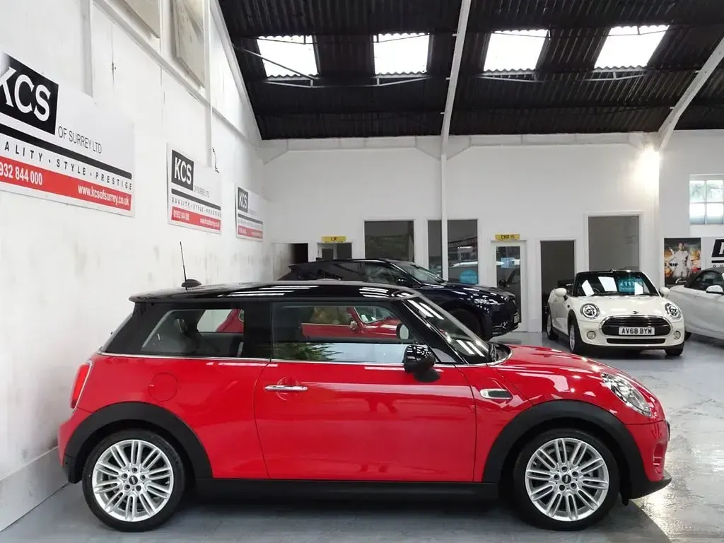 Used Mini Cooper Hatch 136 HP (100 kW) 2018 Red Hatchback
