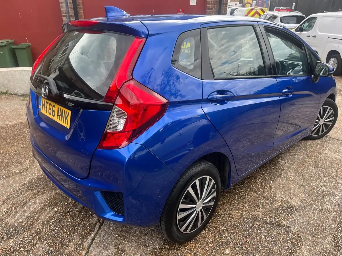 Używany Honda Jazz S 102 KM (75 kW) 2017 Niebieski Hatchback