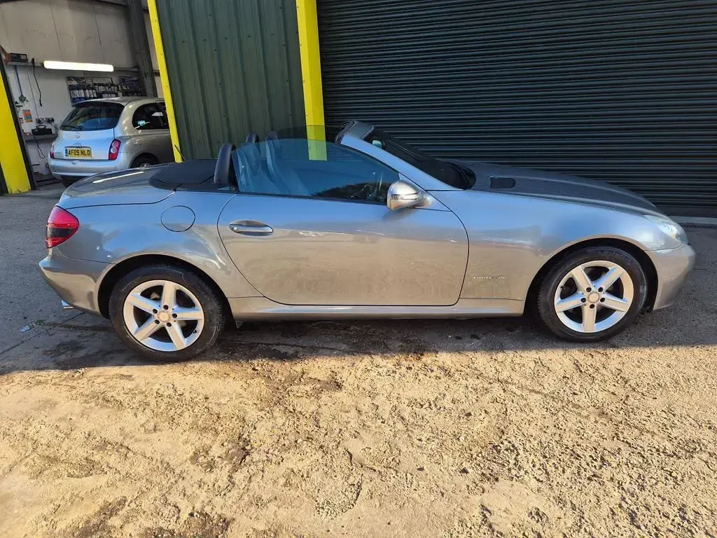 Used Mercedes SLK200 184 HP (135 kW) 2010 Silver Cabriolet