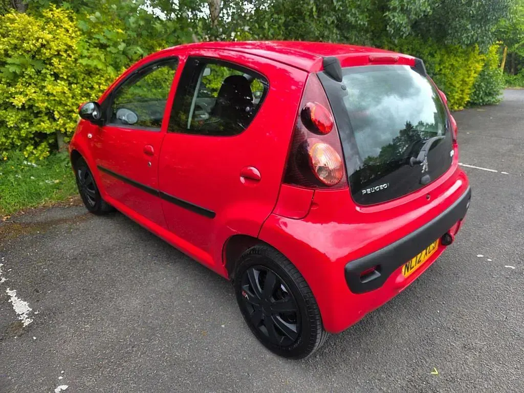 Used Peugeot 107 Active 68 HP (50 kW) 2012 Red Hatchback