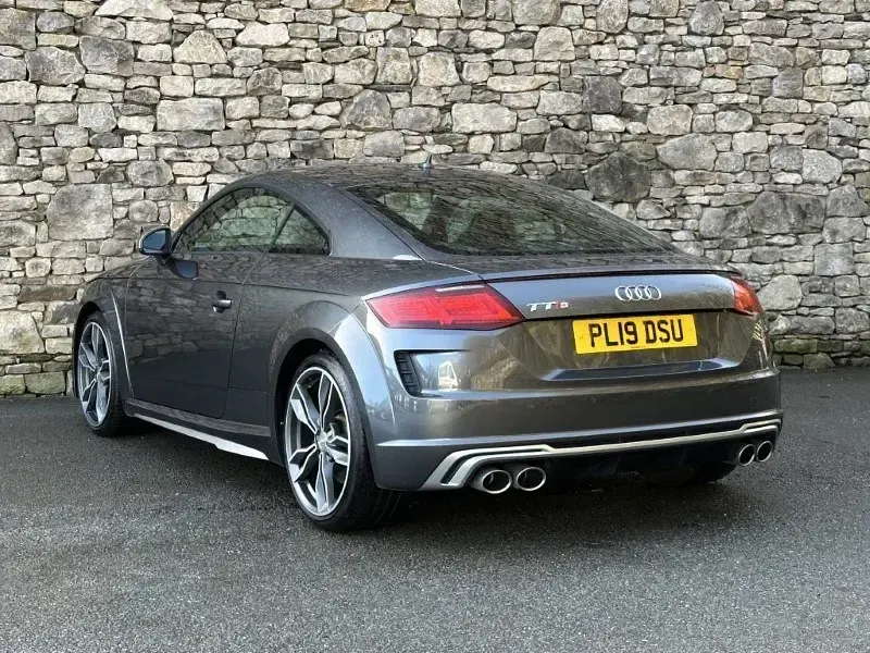 Begagnad Audi TTS Design 305 HK (224 kW) 2019 Grå Sportkupé