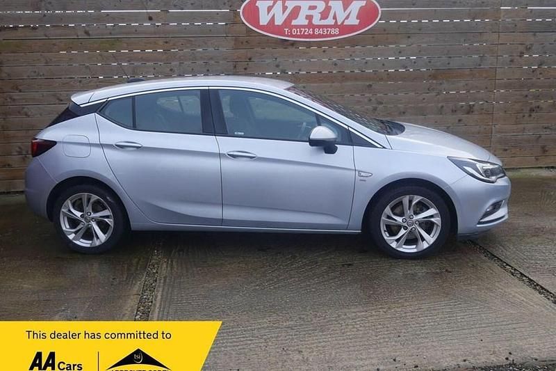 Used Vauxhall Astra SRi 110 HP (80 kW) 2016 Silver Hatchback