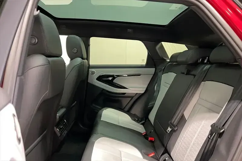 Used Land Rover Range Rover evoque HSE Dynamic 204 HP (150 kW) 2023 Red SUV