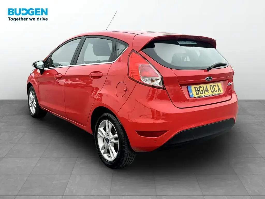 Used Ford Fiesta Zetec 82 HP (60 kW) 2014 Red Hatchback