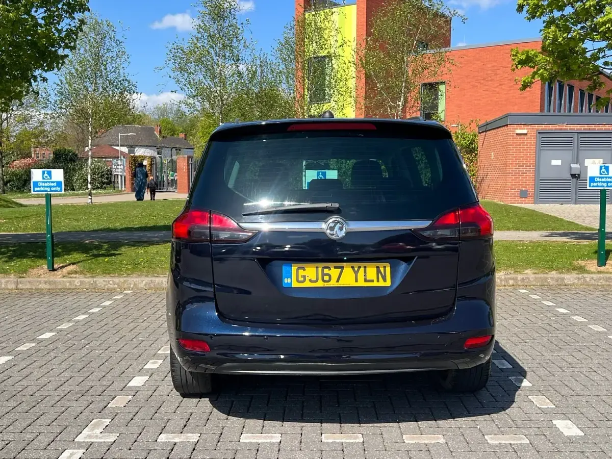 Used Vauxhall Zafira Design Edition 140 HP (102 kW) 2017 Blue MPV