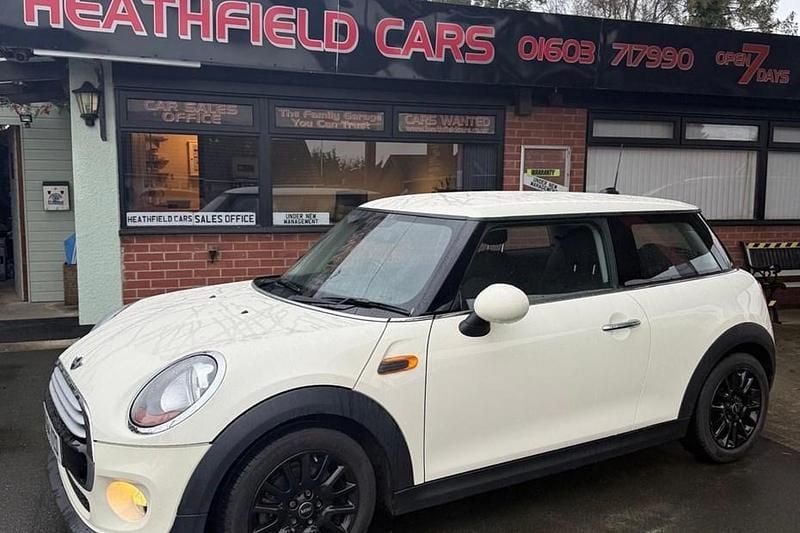 Used Mini Cooper D Hatch 2014 White Hatchback