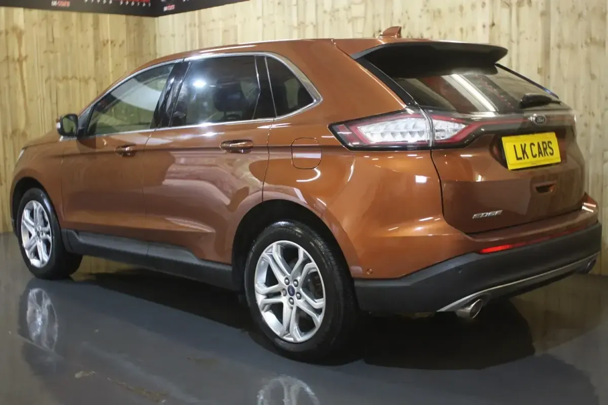 Usado Ford Edge Titanium 210 HP (154 kW) 2016 Castanho SUV