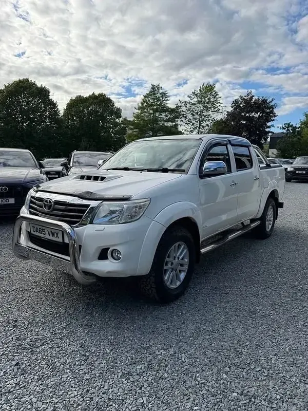 Used Toyota HiLux 171 HP (125 kW) 2015 White Pickup