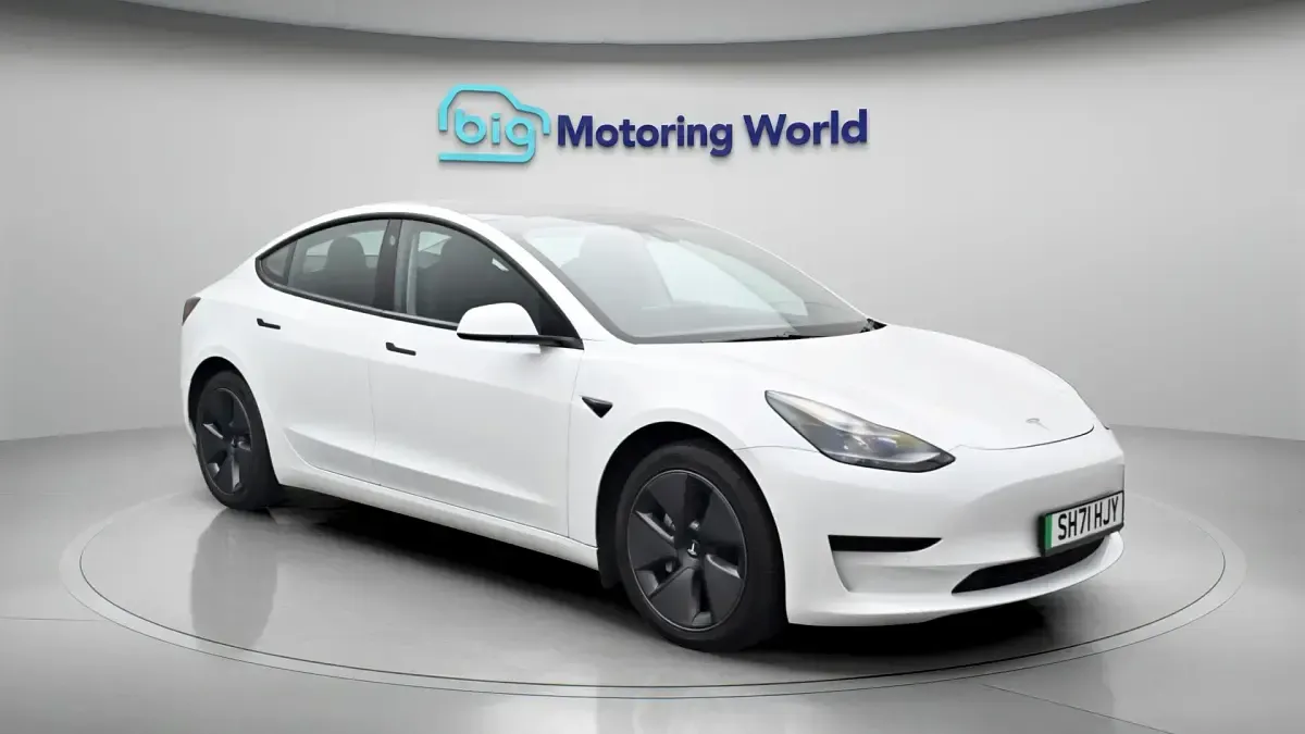 Used Tesla Model 3 Standard Range Plus 222 kW (302 HP) 2021 Sedan