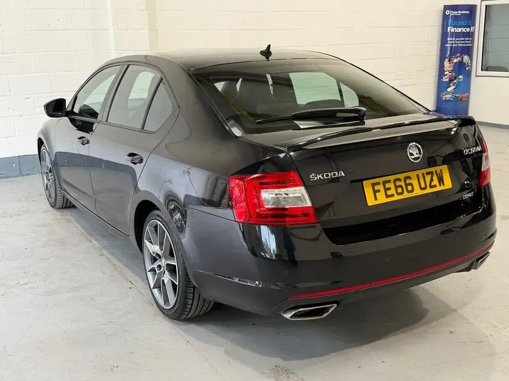 Used Skoda Octavia vRS 184 HP (135 kW) 2016 Black Estate