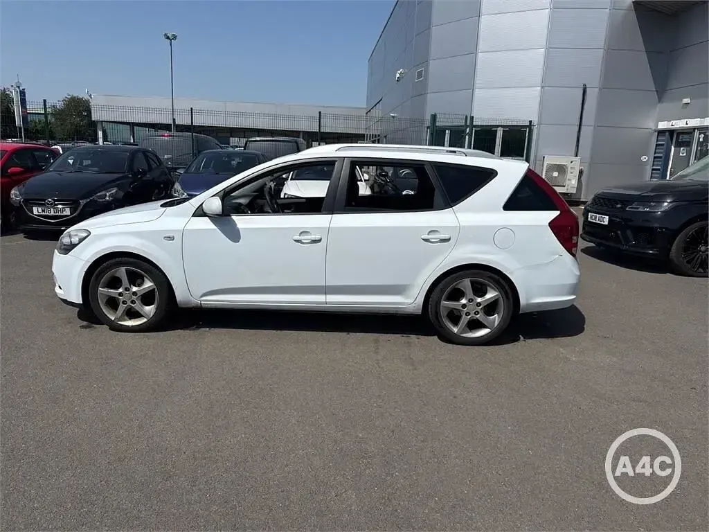 Used Kia Ceed 2012 White Hatchback