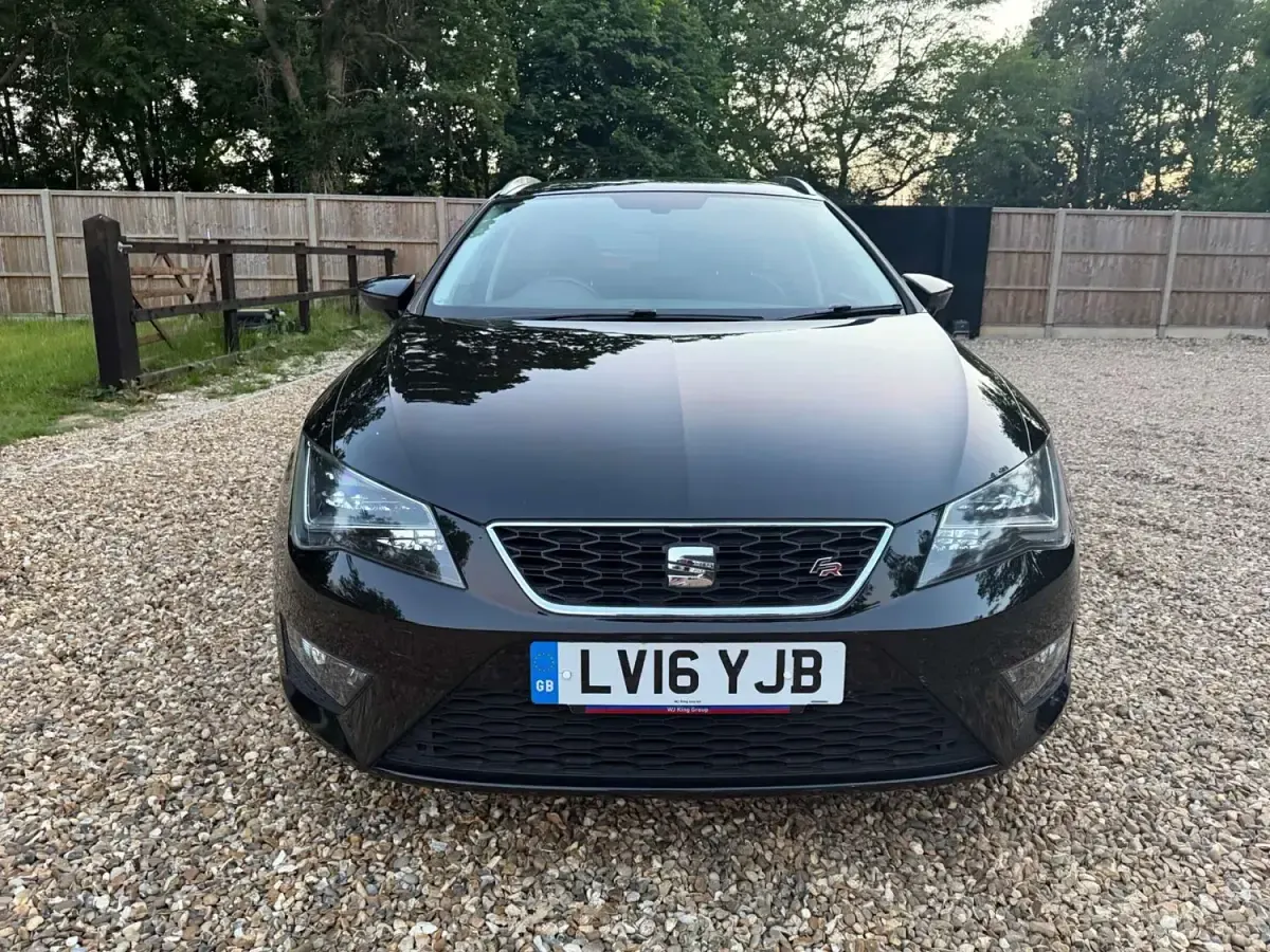 Usado Seat Leon FR 150 CV (110 kW) 2016 Negro Familiar