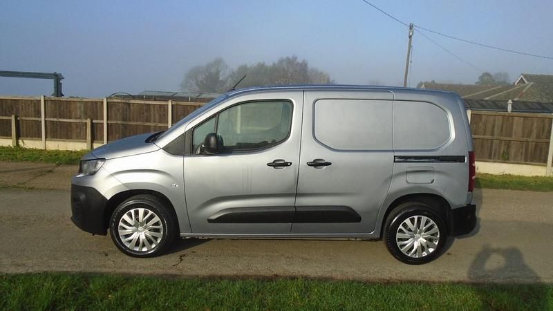 Used Peugeot Partner Premium 100 HP (73 kW) 2021 Grey MPV