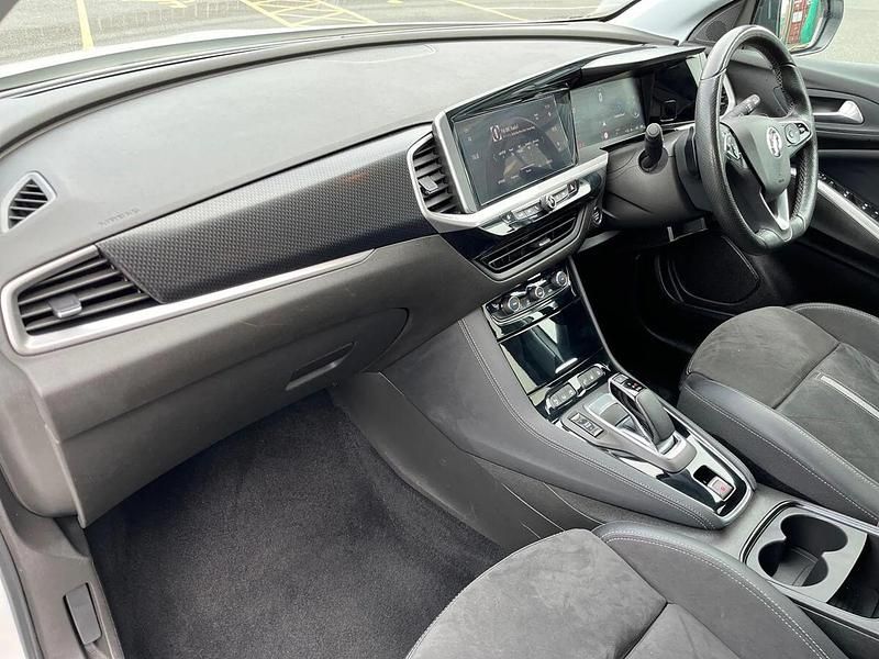 Used Vauxhall Grandland X GSe 300 HP (220 kW) 2023 White SUV