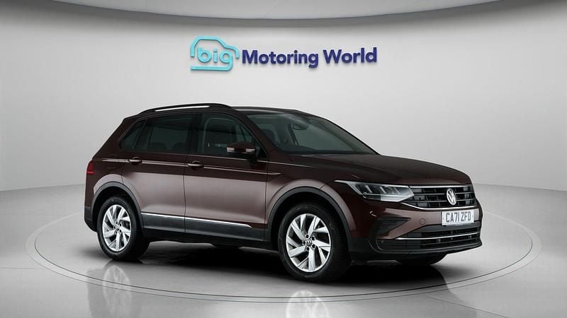 Used 2021 VW Tiguan S SUV | £16,774 (Good price) - Image 1/4