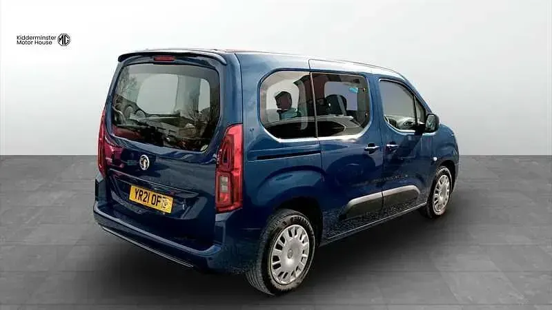 Second-hand Vauxhall Combo Edition 110 CP (80 kW) 2021 Albastru Monovolum