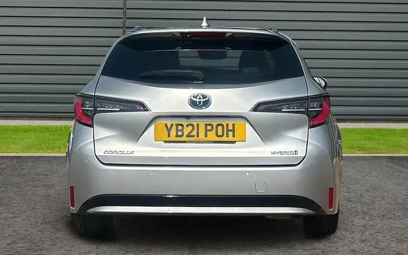 Used Toyota Corolla Design 122 HP (89 kW) 2021 Silver Estate
