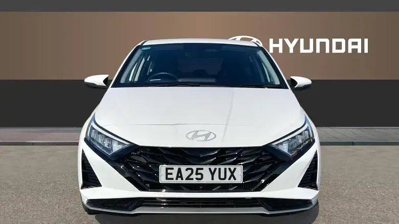 Begagnad Hyundai i20 Advanced 101 HK (74 kW) 2025 Vit Halvkombi