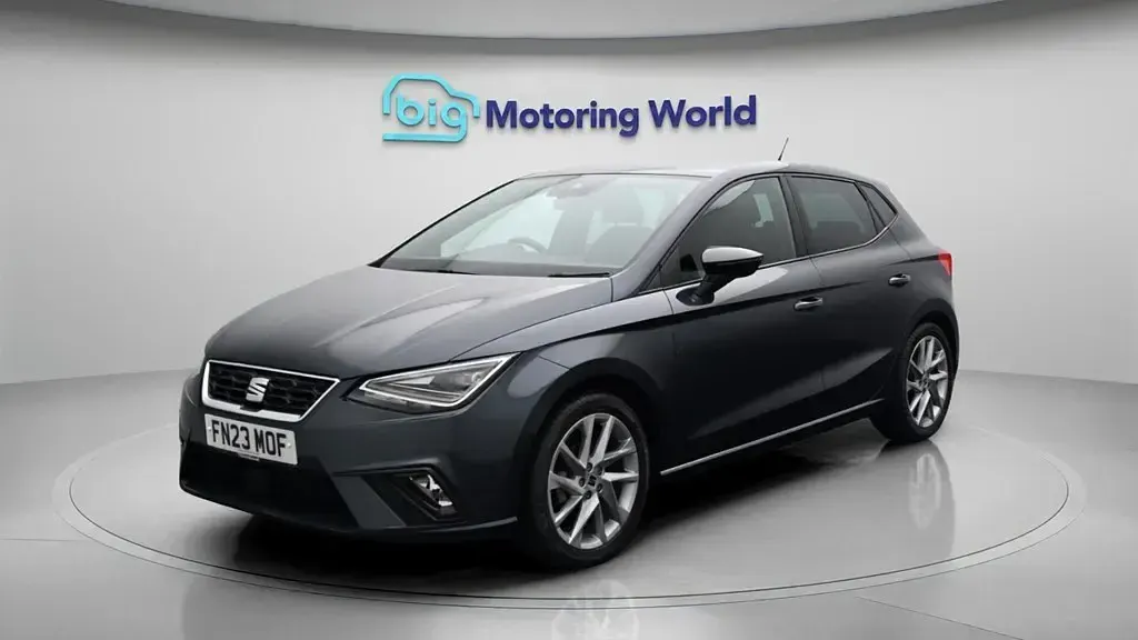 Usado Seat Ibiza FR 80 CV (58 kW) 2023 Gris Utilitario
