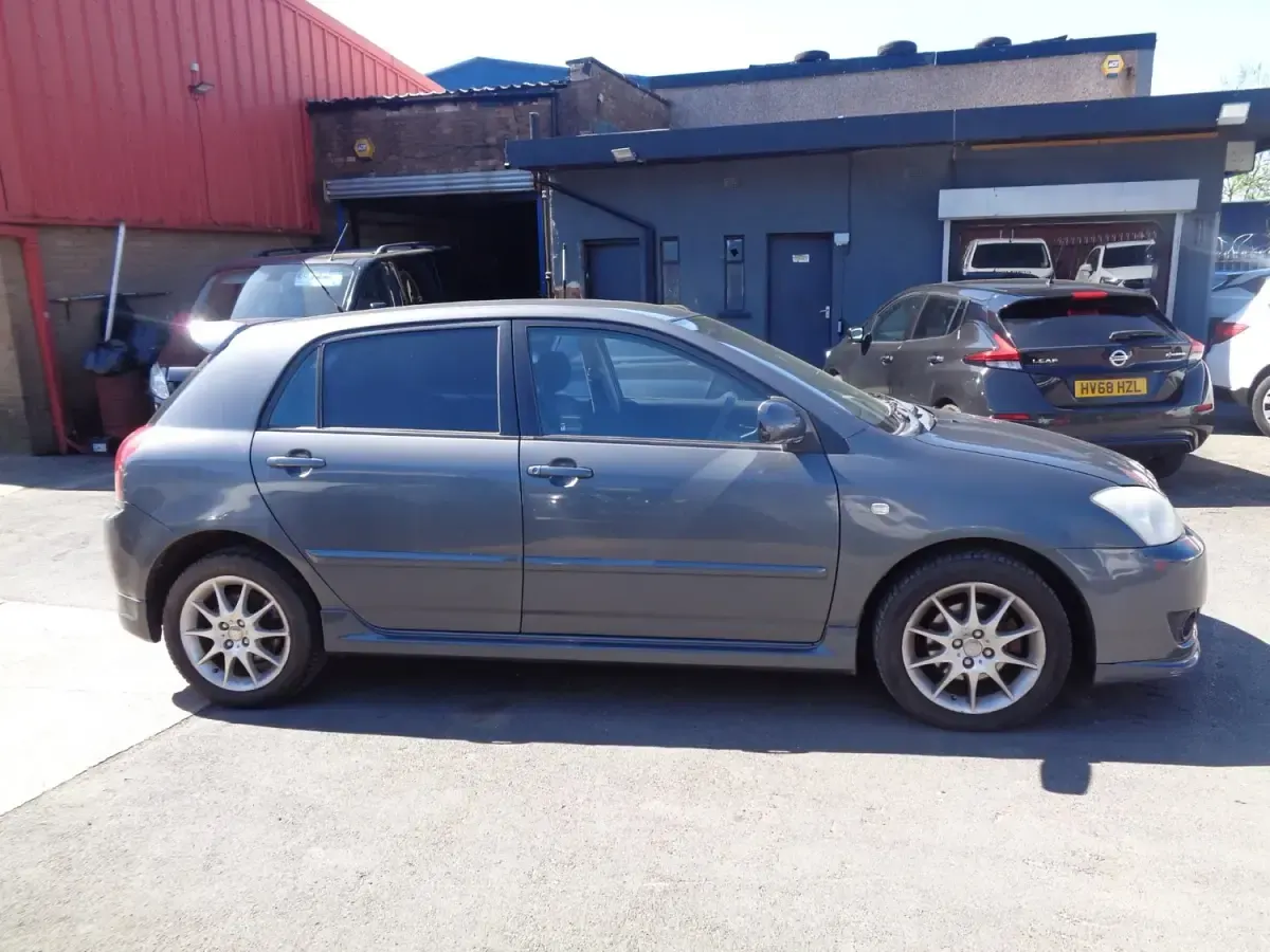 Usado Toyota Corolla SR 2006 Gris Utilitario