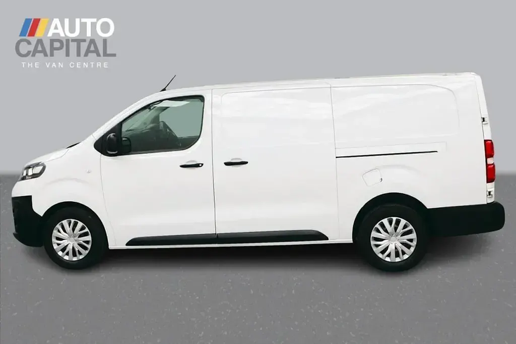 Used Vauxhall Vivaro 100 HP (73 kW) 2021 White MPV