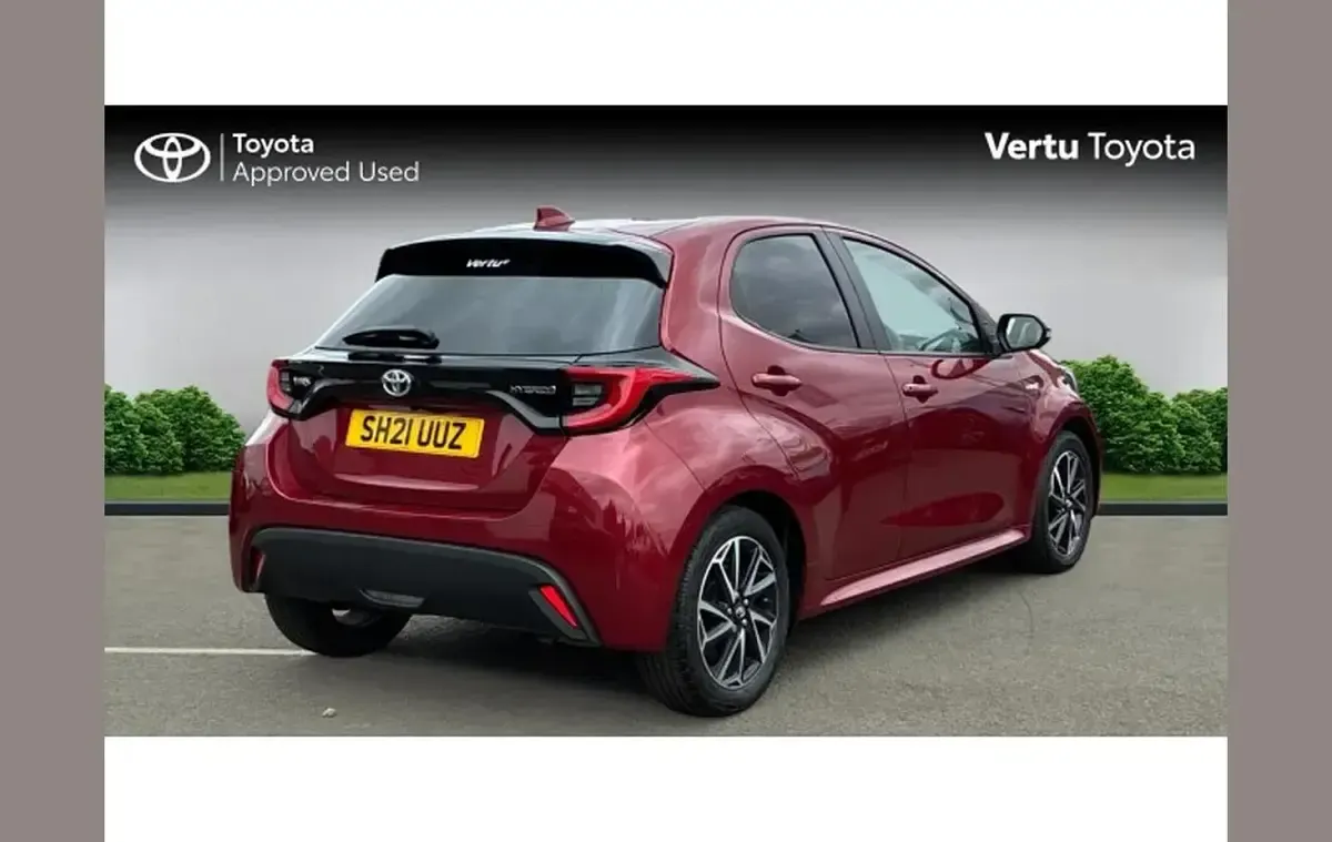 Used Toyota Yaris Design 113 HP (83 kW) 2021 Red Hatchback