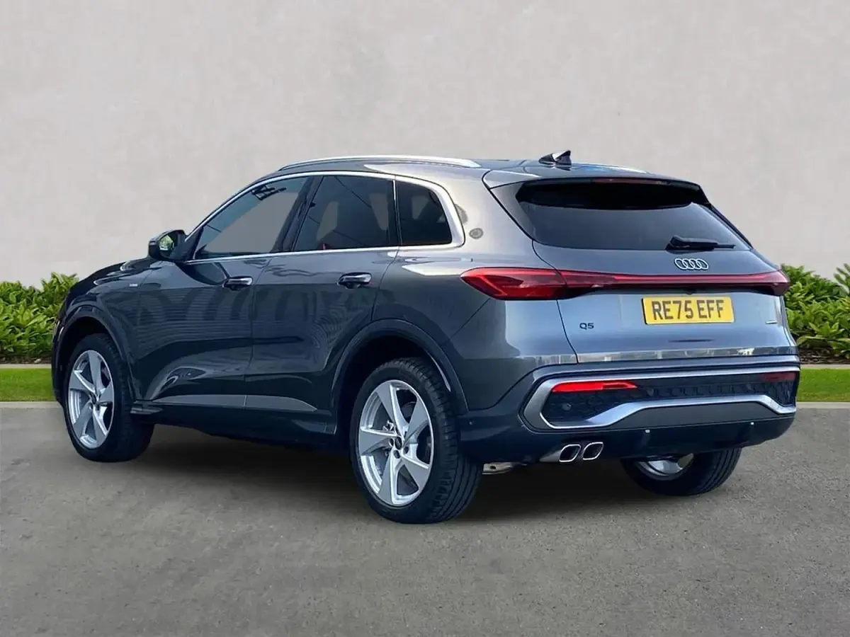 Second-hand Audi Q5 S-Line 204 CP (150 kW) 2025 Gri SUV
