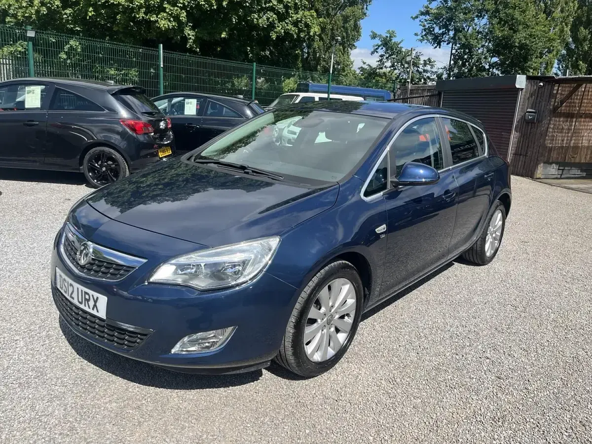 Used Vauxhall Astra 125 HP (91 kW) 2012 Blue Hatchback