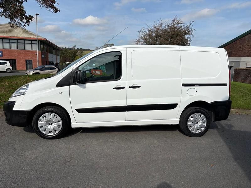 White Used 2016 Peugeot Expert Van | £9,995 (Fair price) - Image 1/4